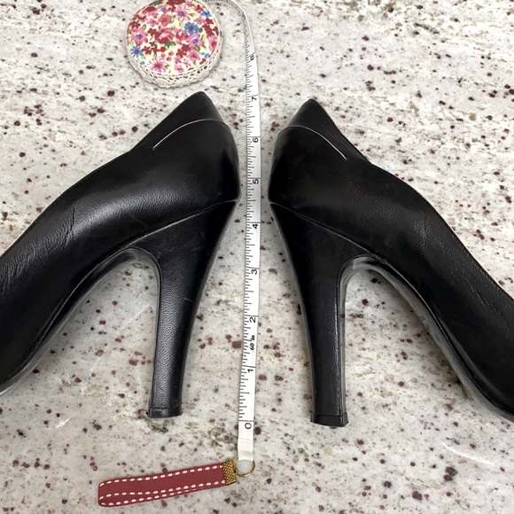 Marc Jacobs Black Open Toe Slip On Leather Heels - Picture 6 of 11